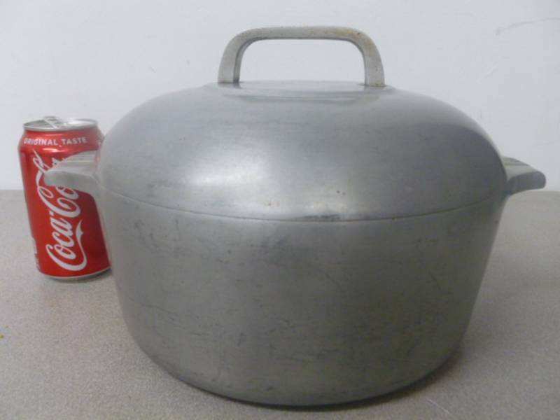 lot 10 image: Vintage Wagner Ware