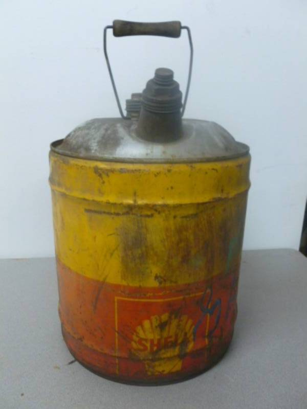 lot 39 image: Vintage Oil Can