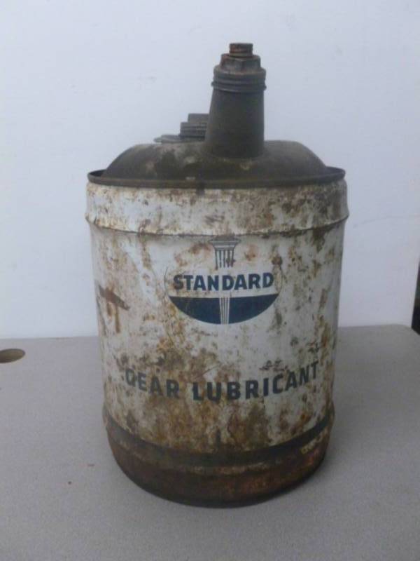 lot 40 image: Vintage Oil Can
