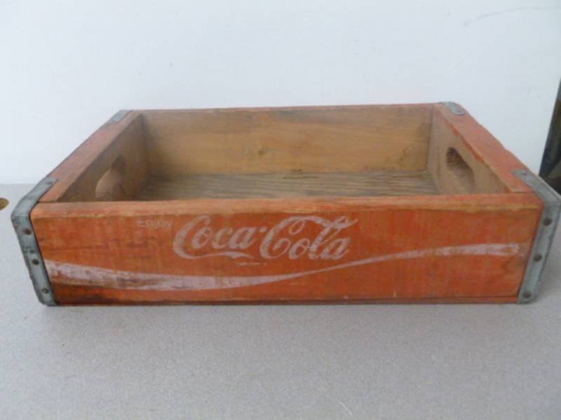 lot 48 image: Vintage Coca-Cola