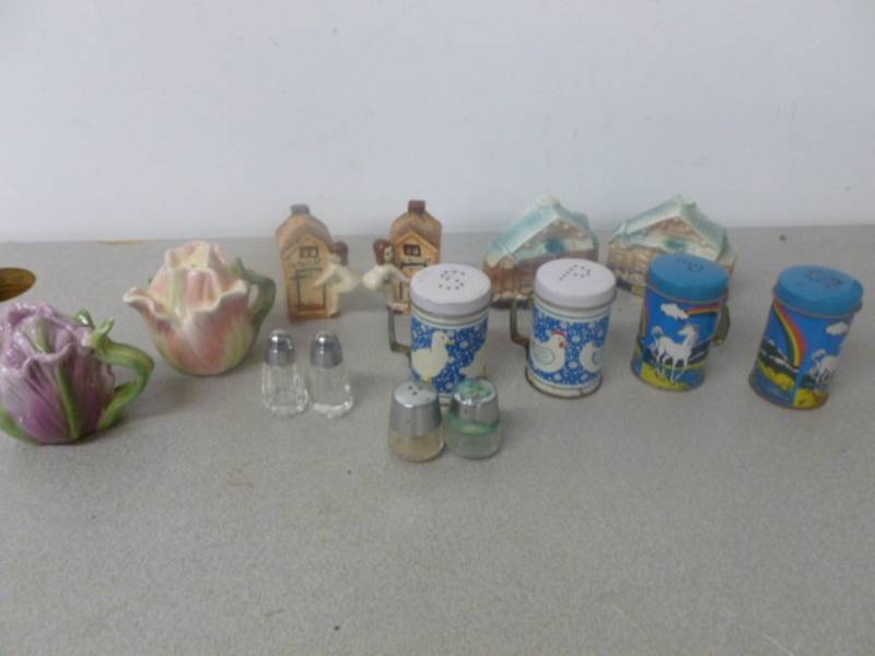 lot 50 image: Salt & Pepper Sets