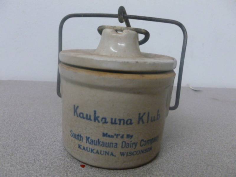 lot 106 image: Vintage Butter Crock