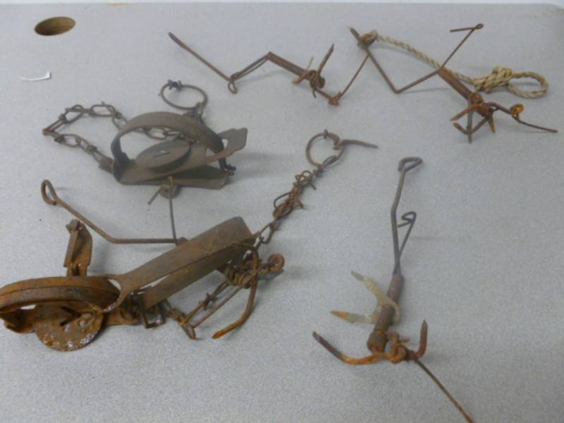 lot 115 image: Traps