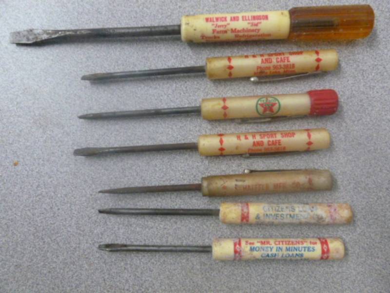 lot 125 image: Vintage Advertisement Screwdrivers
