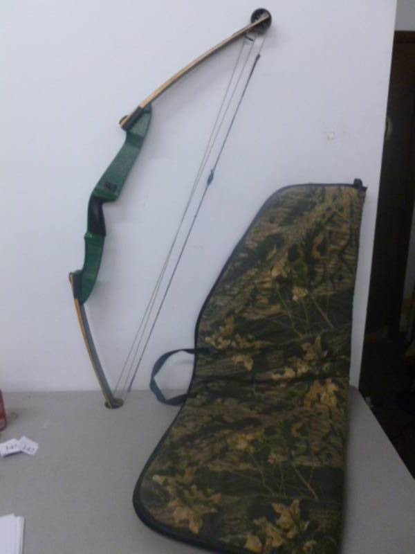 lot 142 image: Compound Bow