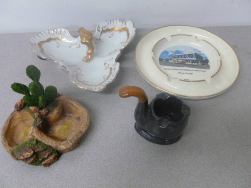 lot 175 image: Ashtrays