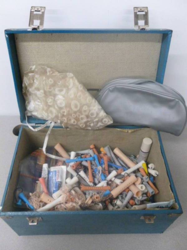 lot 186 image: Vintage Beauty Box