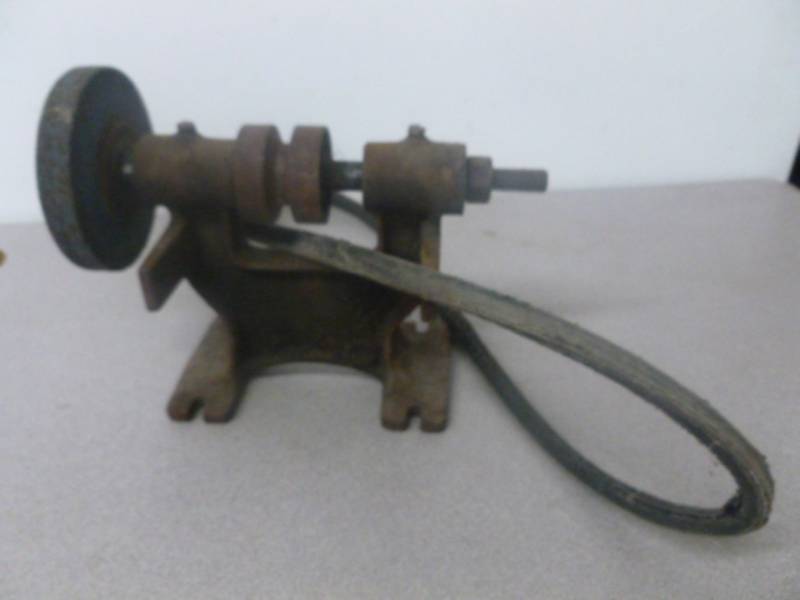 lot 192 image: Bench Grinder