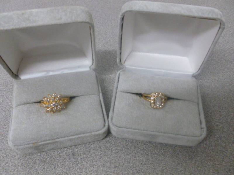 lot 195 image: Ladies Rings