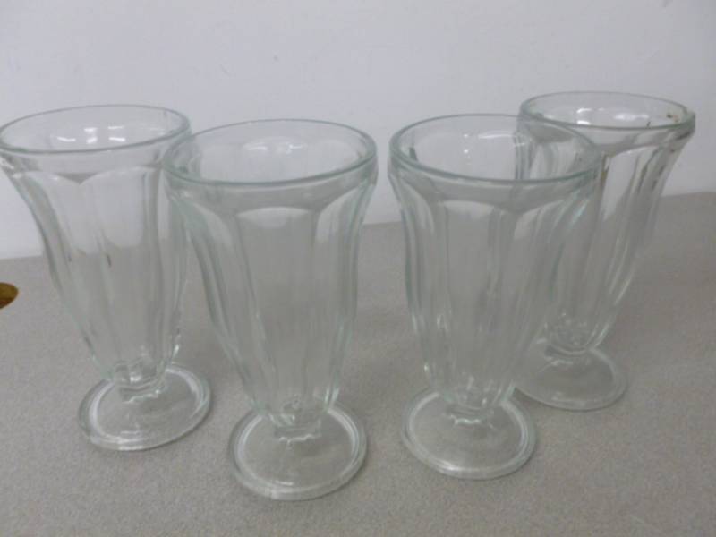 lot 214 image: Sundae Glasses