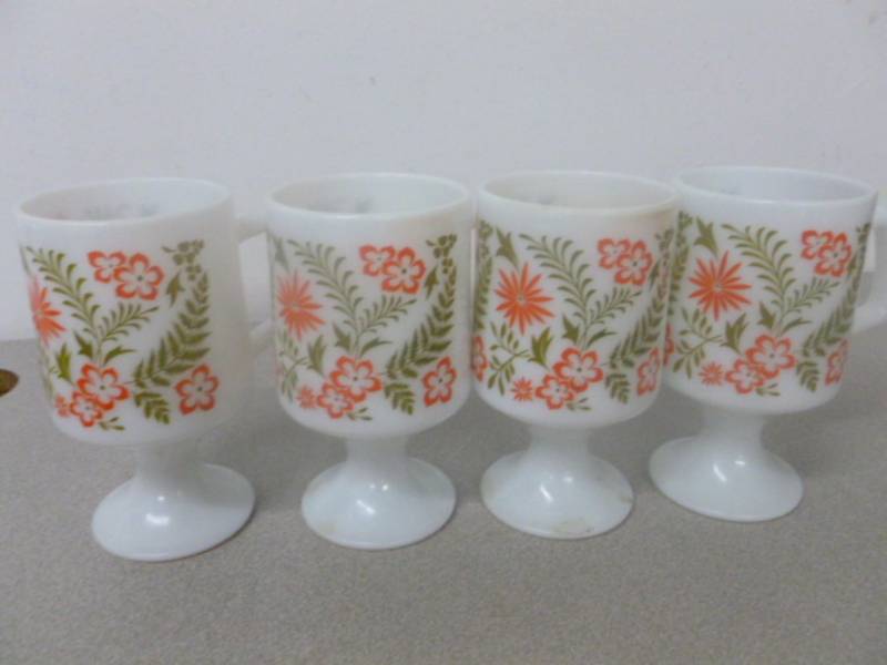 lot 216 image: Vintage Mugs