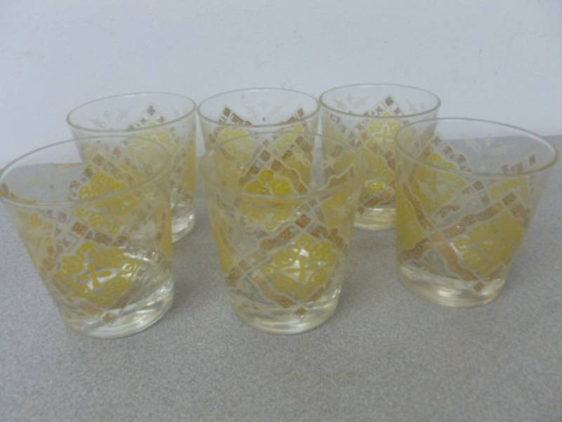 lot 219 image: Vintage Glasses