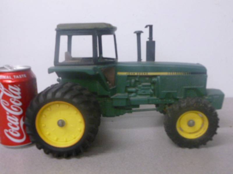 lot 253 image: Ertl Tractor