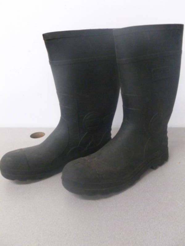 lot 258 image: Chore Boots