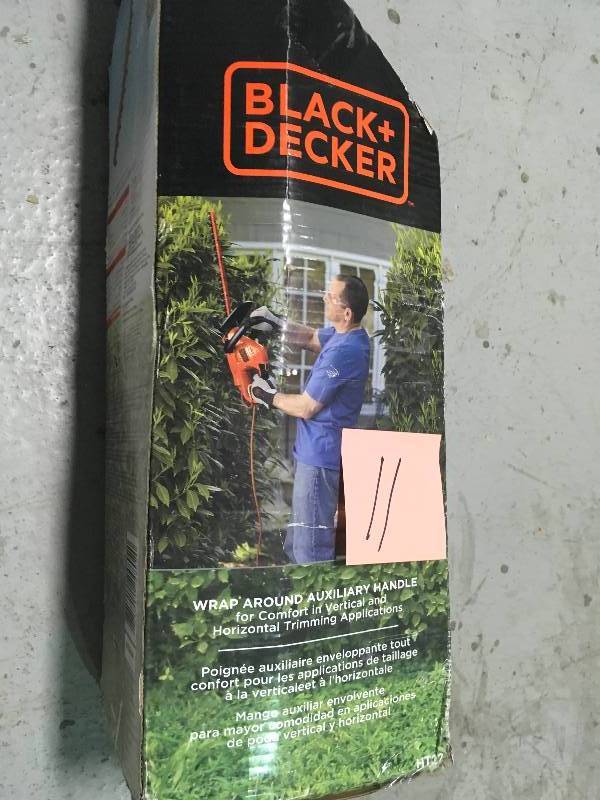 lot 11 image: Black and Decker 22 in. 4.0 Amp Corded Electric Hedge Trimmer in Good Condition