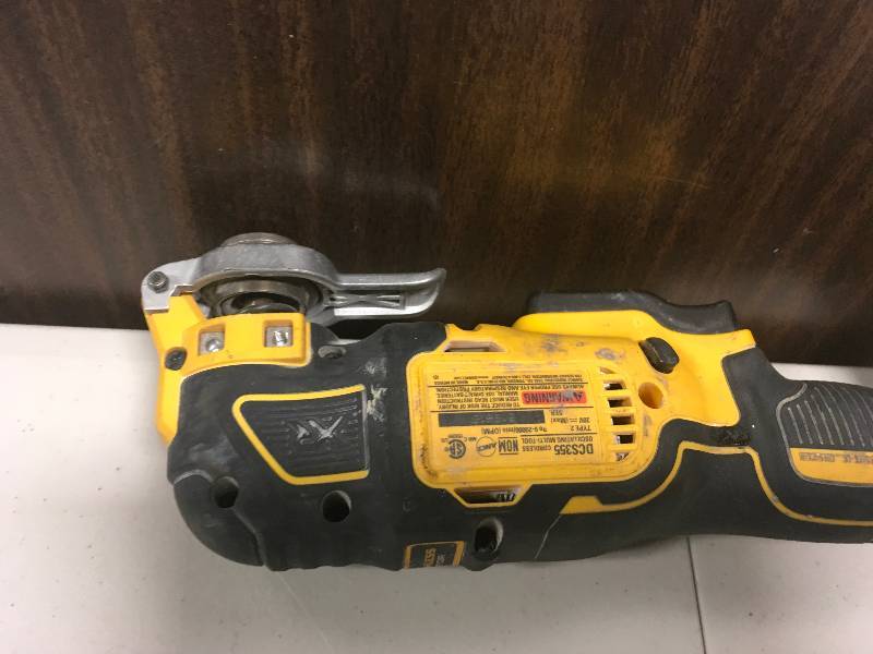 lot 98 image: Dewalt 20-Volt Max Lithium-Ion Cordless Oscillating Multi-Tool (Tool-Only) Used in working Condition