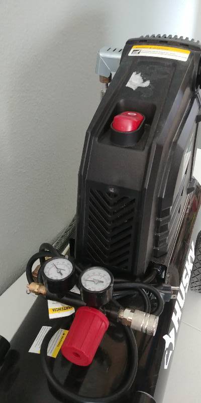 lot 3 image: Husky 8gal Elec. Air Compressor
