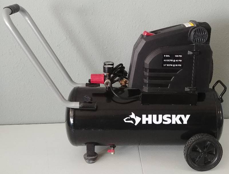 lot 4 image: Husky 8gal Elec. Air Compressor
