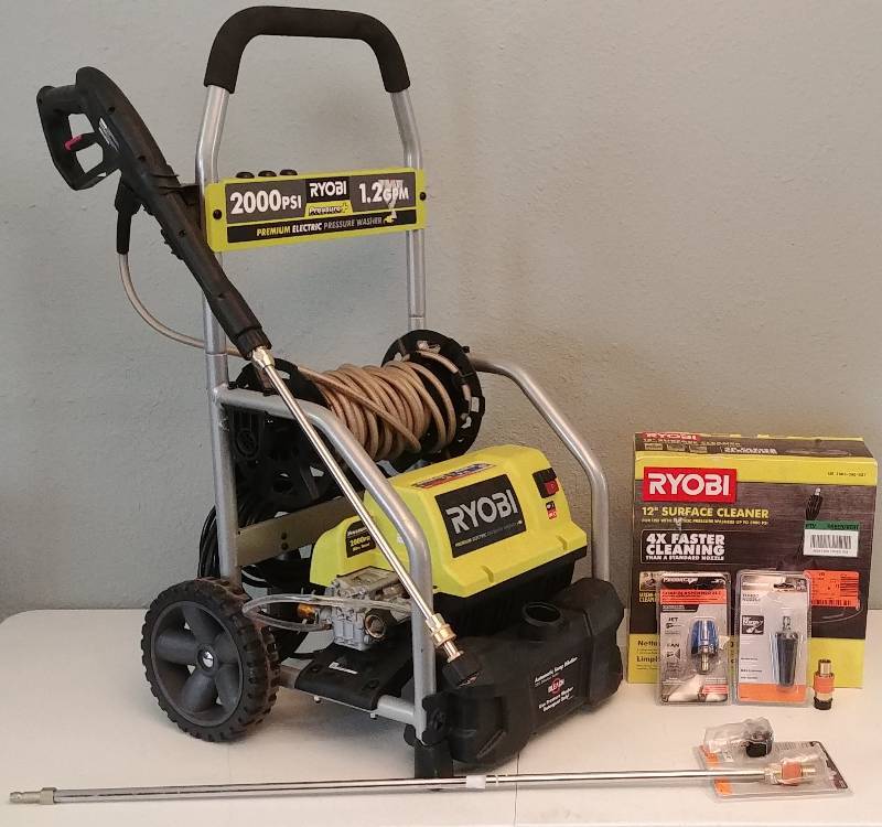 lot 7 image: 2000psi Elec. Pressure Washer PLUS multi accessories