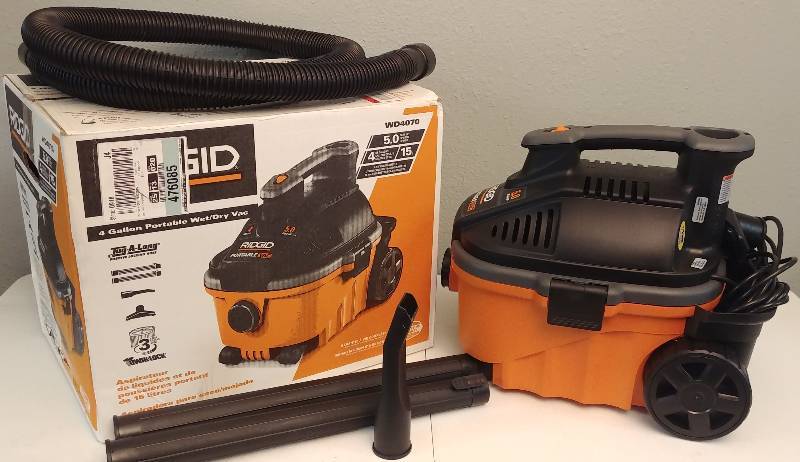 lot 18 image: Ridged 4gal 5hp Portable WetDry Vac.
