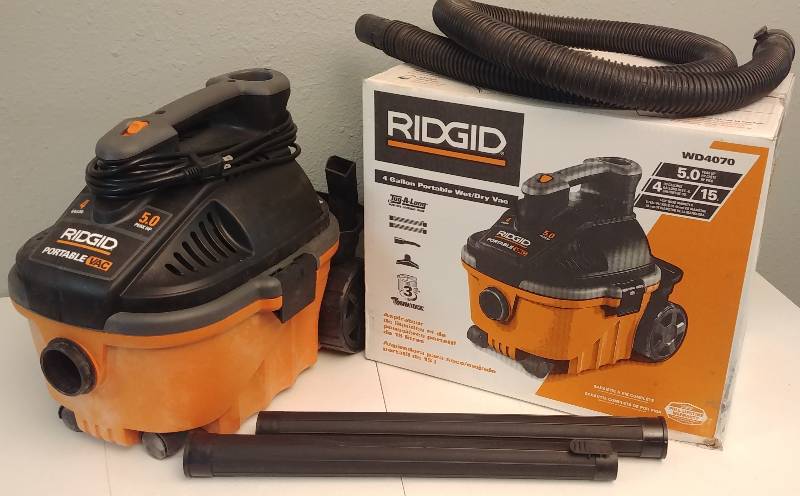 lot 19 image: Ridged 4gal 5hp Portable WetDry Vac.