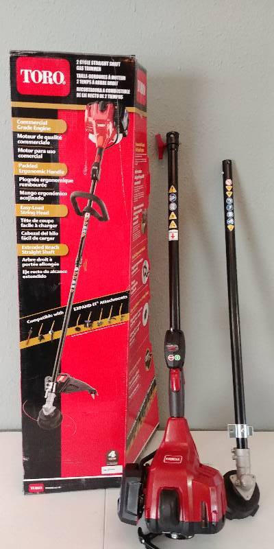 lot 32 image: Toro 2 cycl Straight Shaft Gas Trimmer