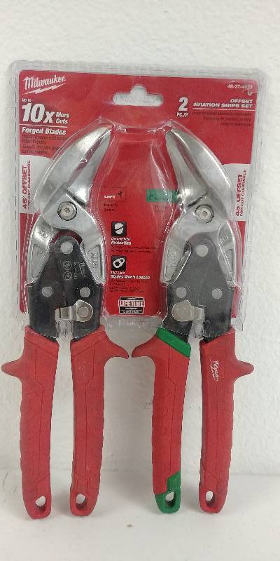 lot 70 image: Milwaukee Aviation Snips Set