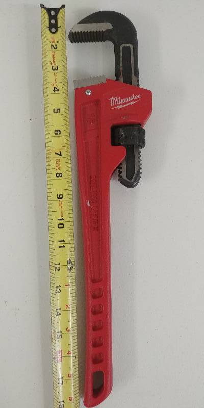 lot 74 image: Milwaukee 18 Pipe Wrench