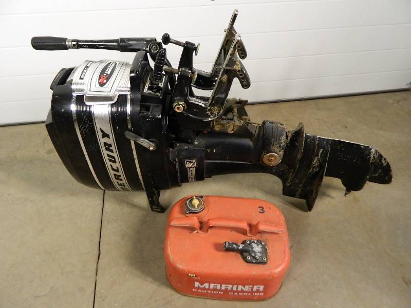 lot 3A image: 20 HP Mercury Outboard Boat Motor