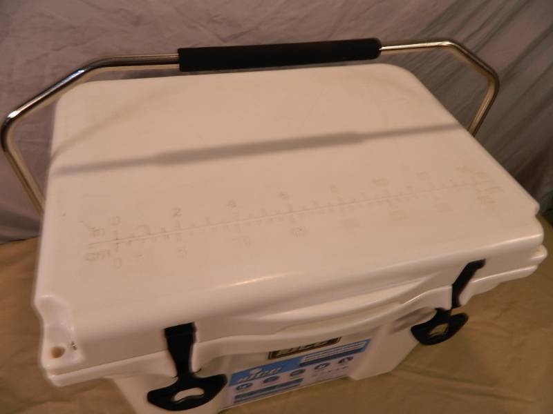 lot 3 image: New nICE 22 Qt Rotomold Cooler
