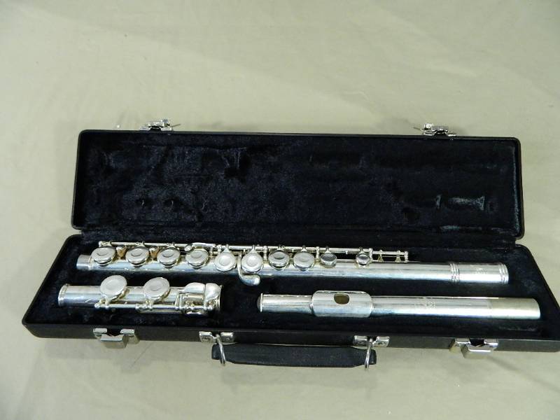 lot 64 image: Gemeinhardt Flute in Case