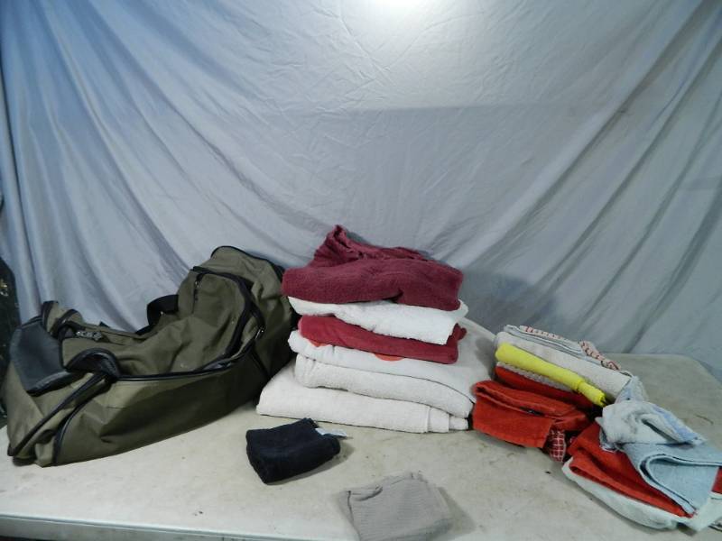 lot 77 image: Duffle Bag and Towels
