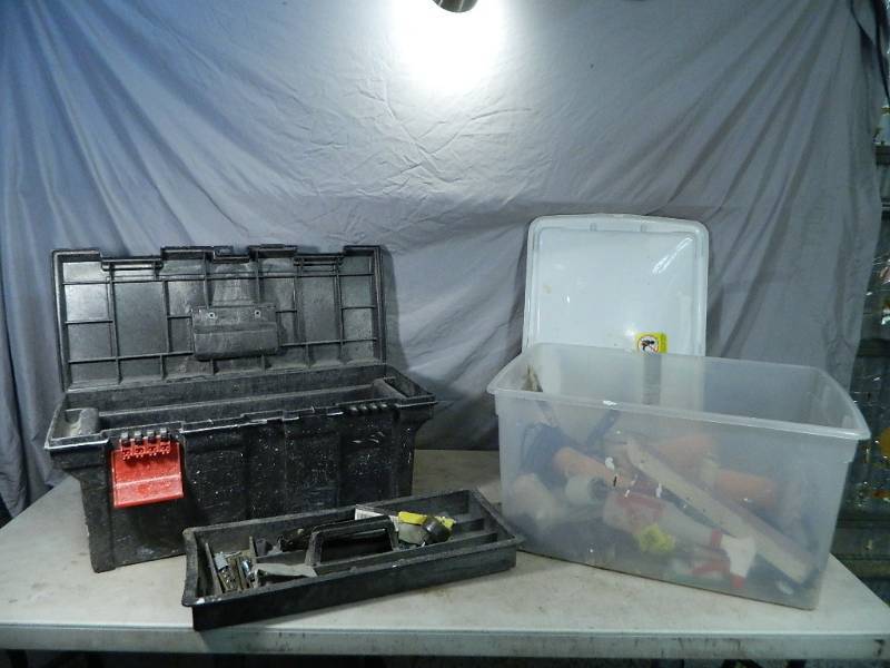 lot 80 image: Painting Supplies and Tools