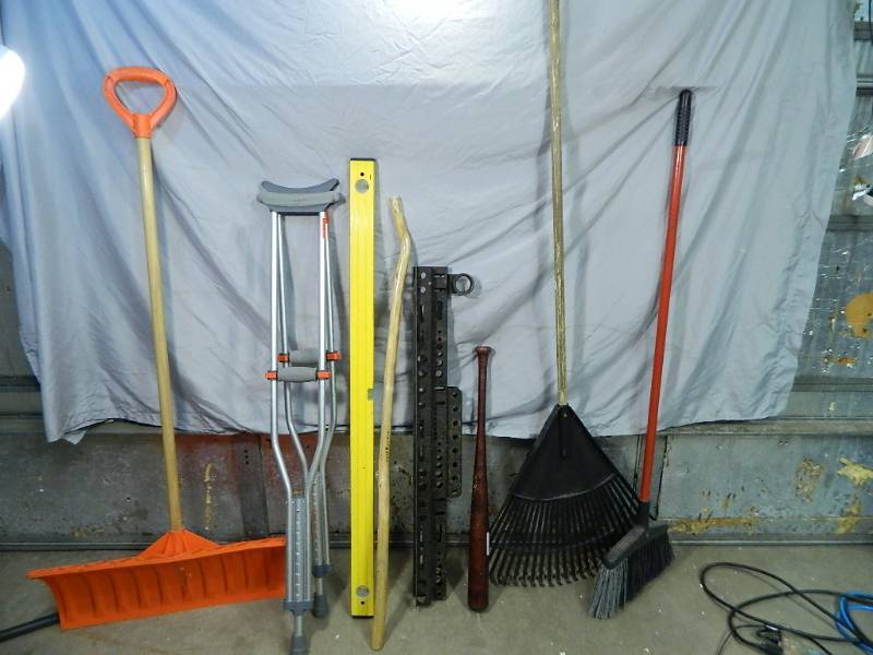 lot 82 image: Long Handle Tools