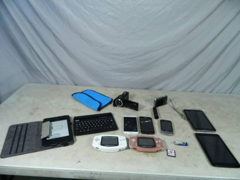 lot 89 image: Tablets, Cameras, Gameboy Advances, Cellphones
