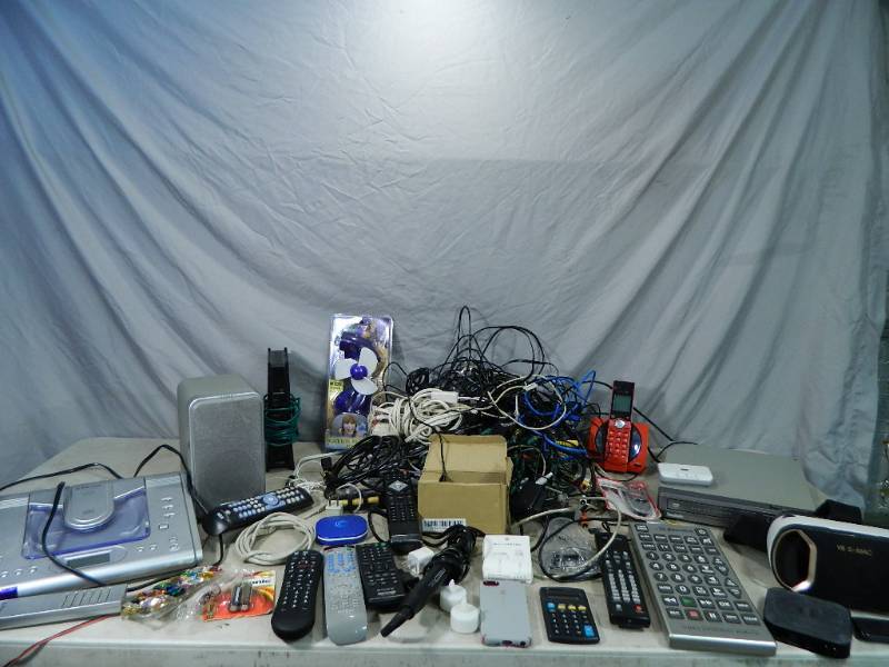 lot 98 image: Assorted Electronics