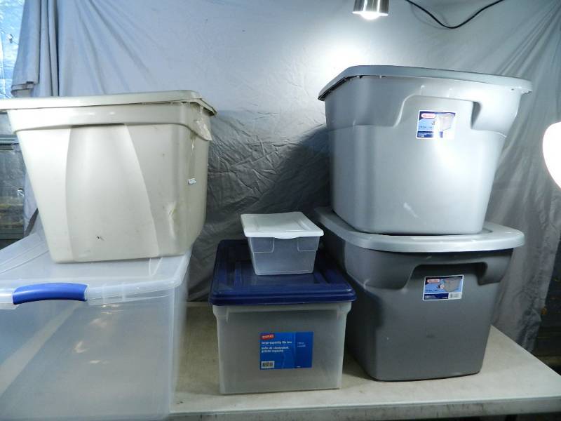 lot 103 image: 6 Assorted Totes with Lids