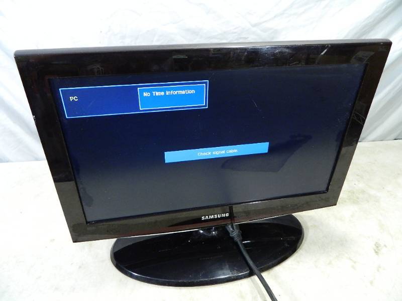 lot 117 image: Samsung 22 Inch Flat Screen TV