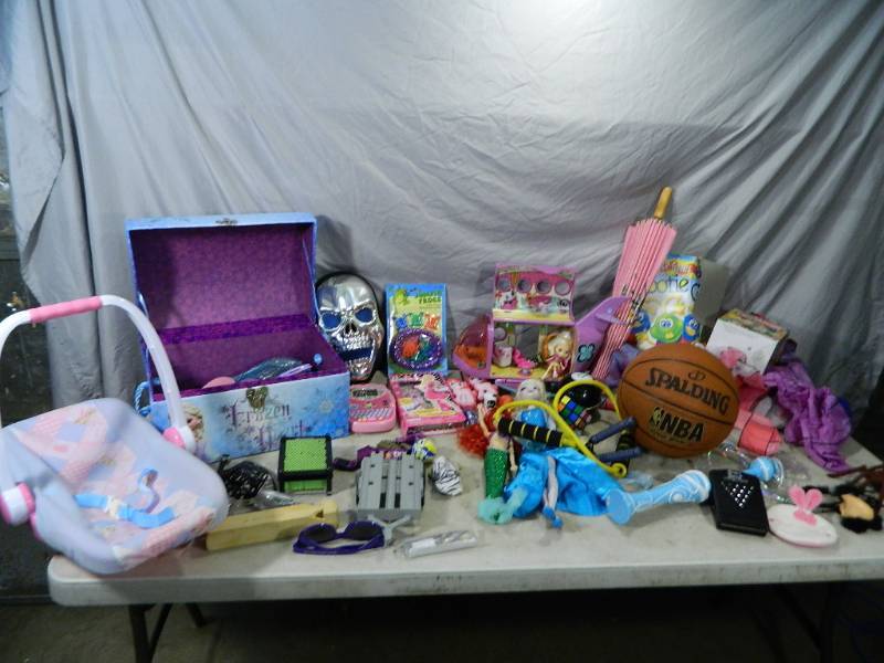 lot 118 image: Kids Toys