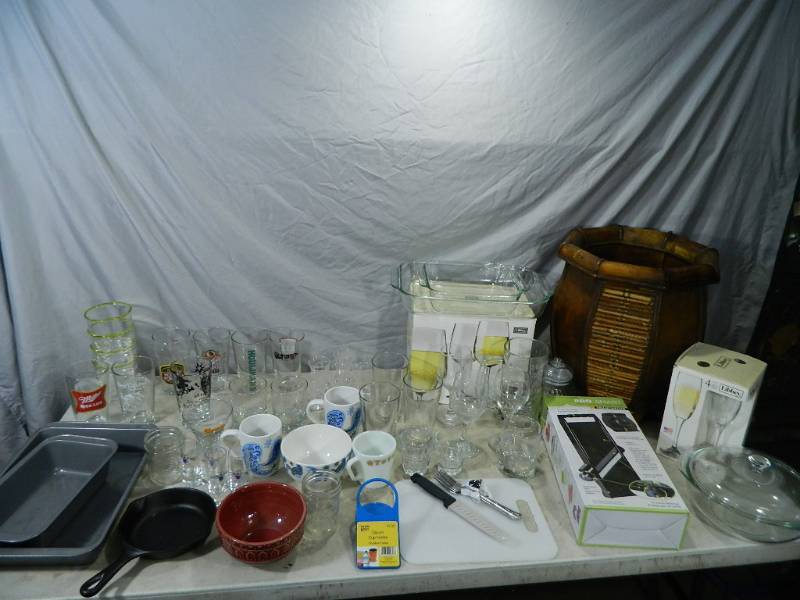 lot 120 image: Pyrex, Beer Advertising, and More
