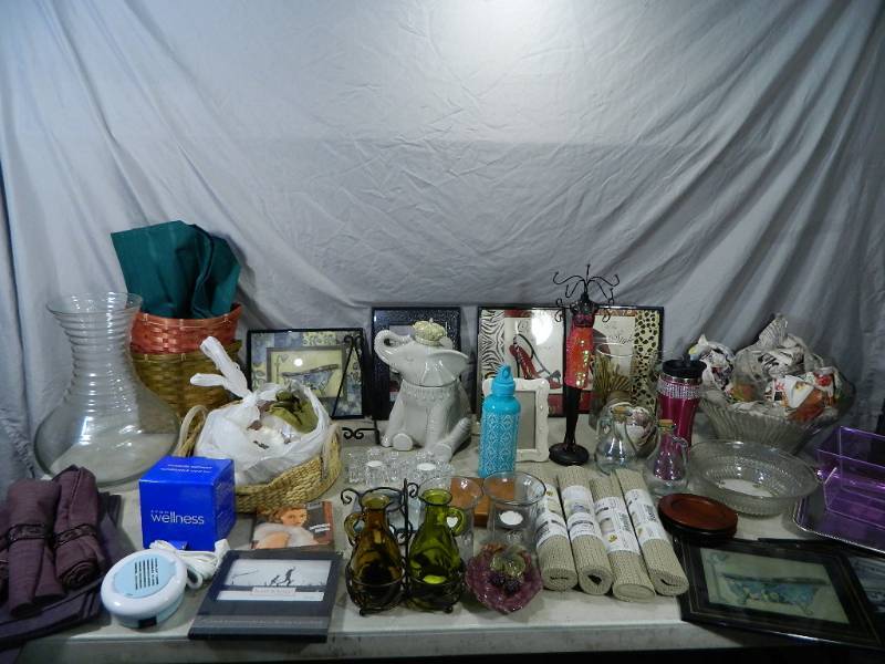 lot 122 image: Cookie Jar, Decor, and More