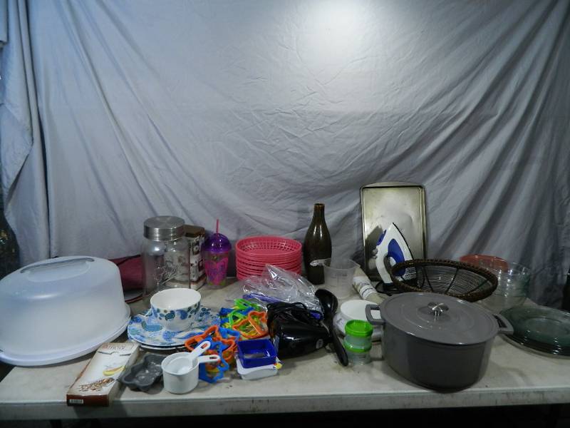 lot 123 image: Kicthen Items