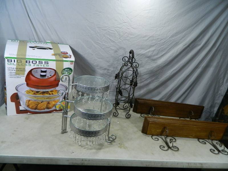lot 133 image: Big Boss Fryer and Decor