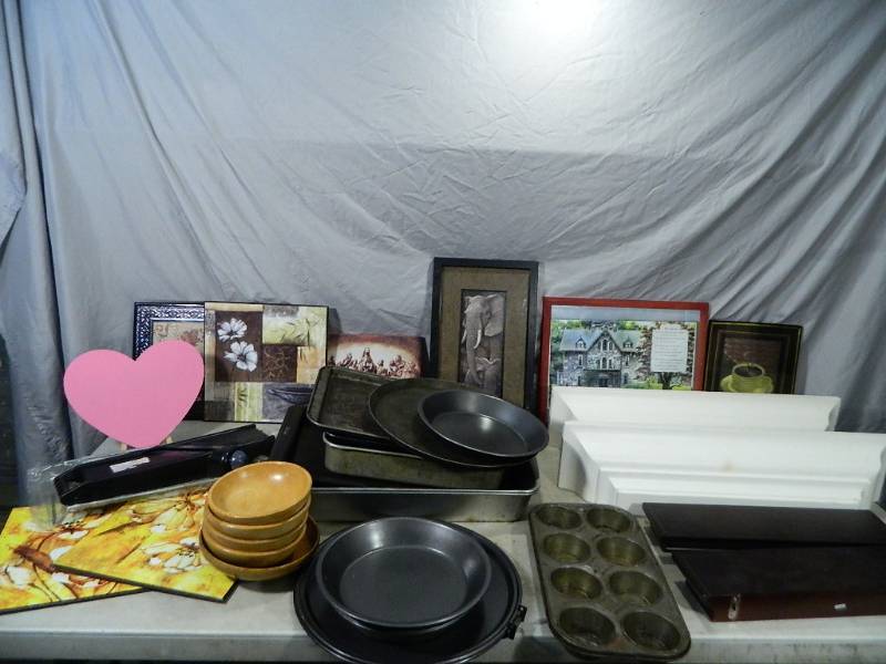 lot 134 image: Pans and More