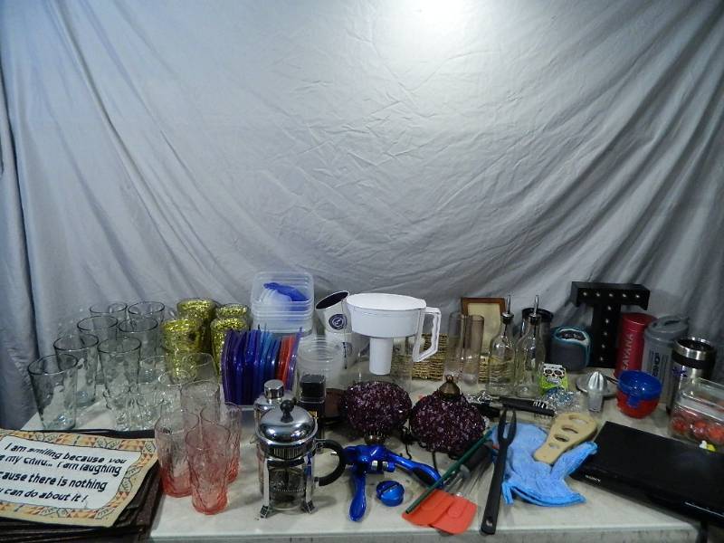 lot 135 image: Kitchen and Household Items
