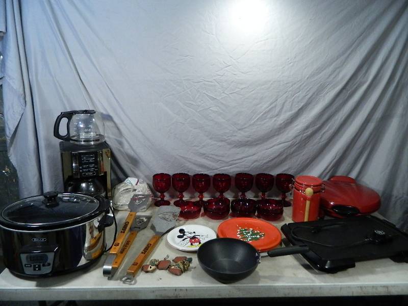 lot 137 image: Kitchen Items