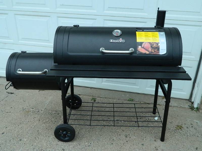 lot 2 image: New 40 inch Deluxe Smoker