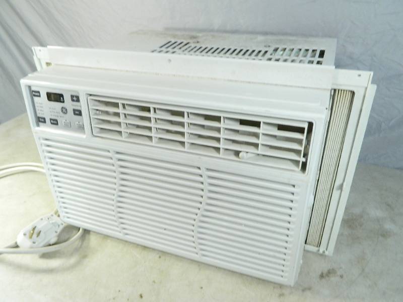 lot 81 image: GE Window Air Conditioner