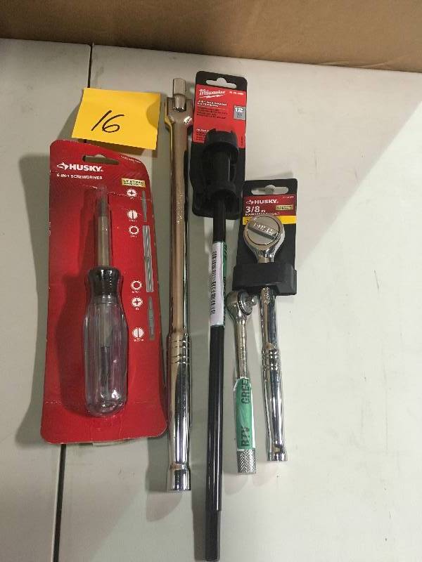 lot 16 image: Lot of assorted hand tools