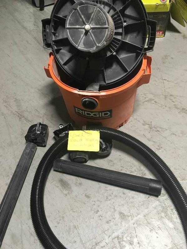 lot 93 image: RIDGID 12 Gal. 5.0-Peak HP WetDry Vacuum used in working condition